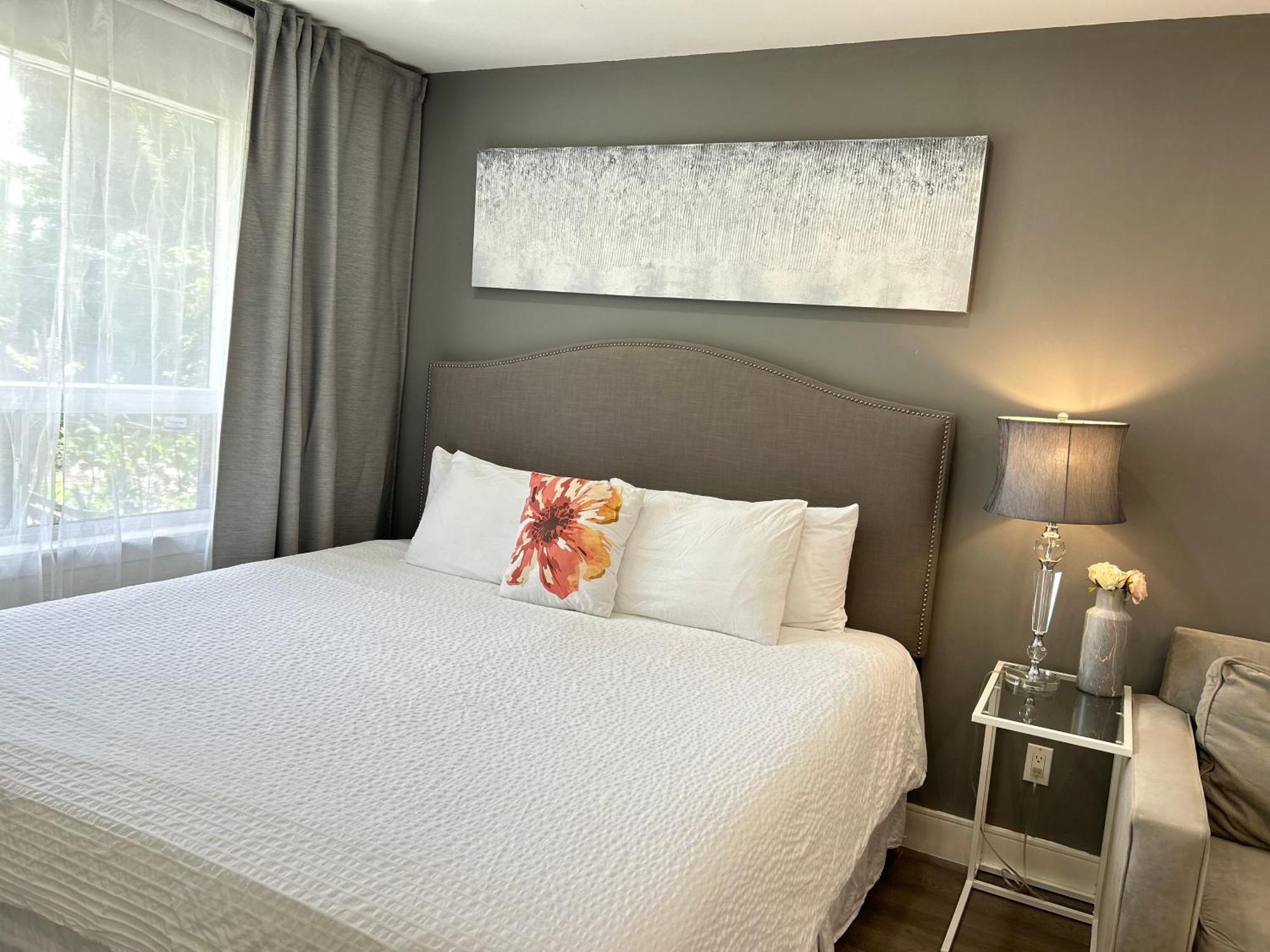Modern Lux Family - Kingbed - Near Sheppard W Station * Toronto