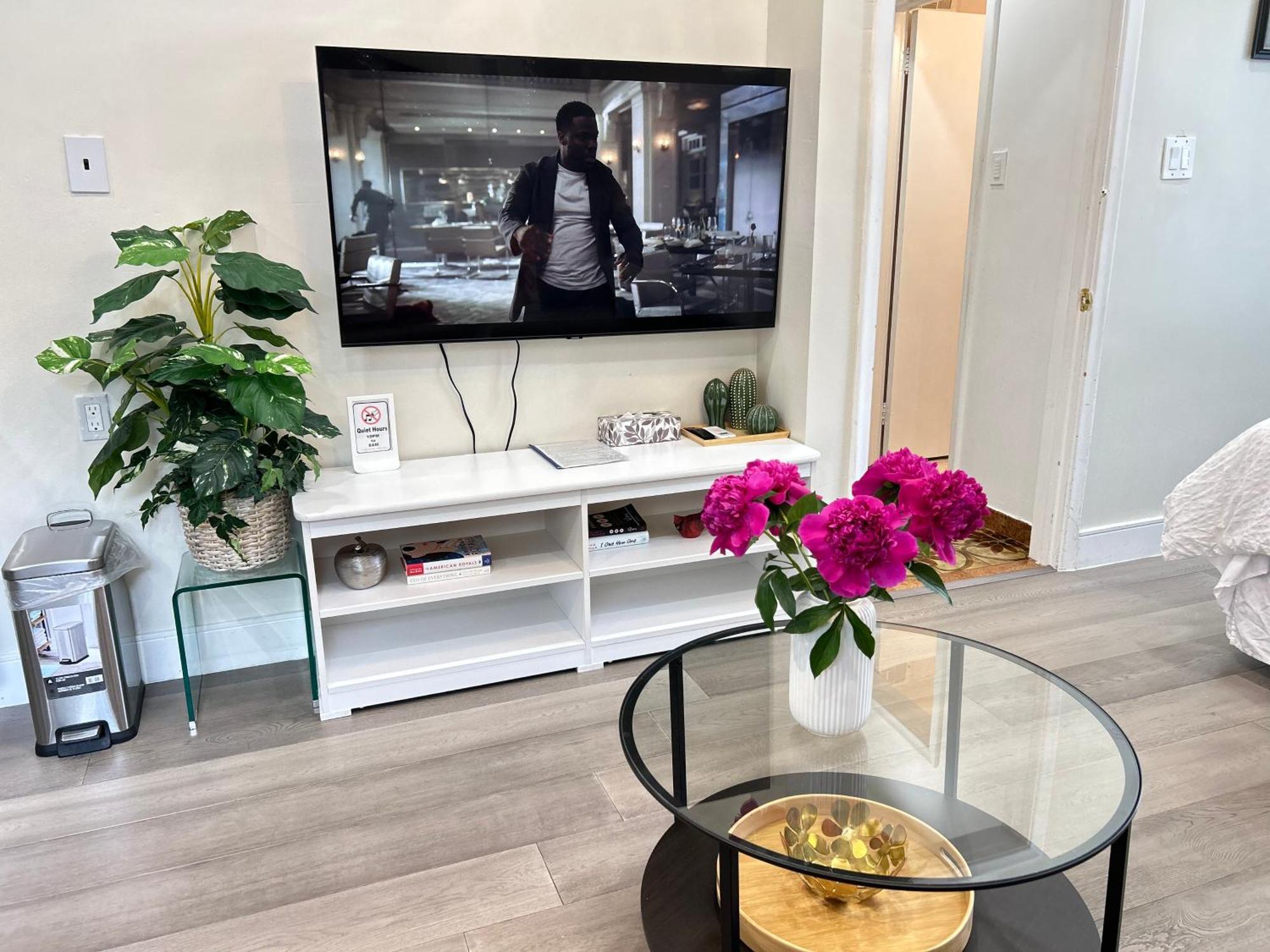 Privatunterkunft Modern Lux Family - Kingbed - Near Sheppard W Station *
