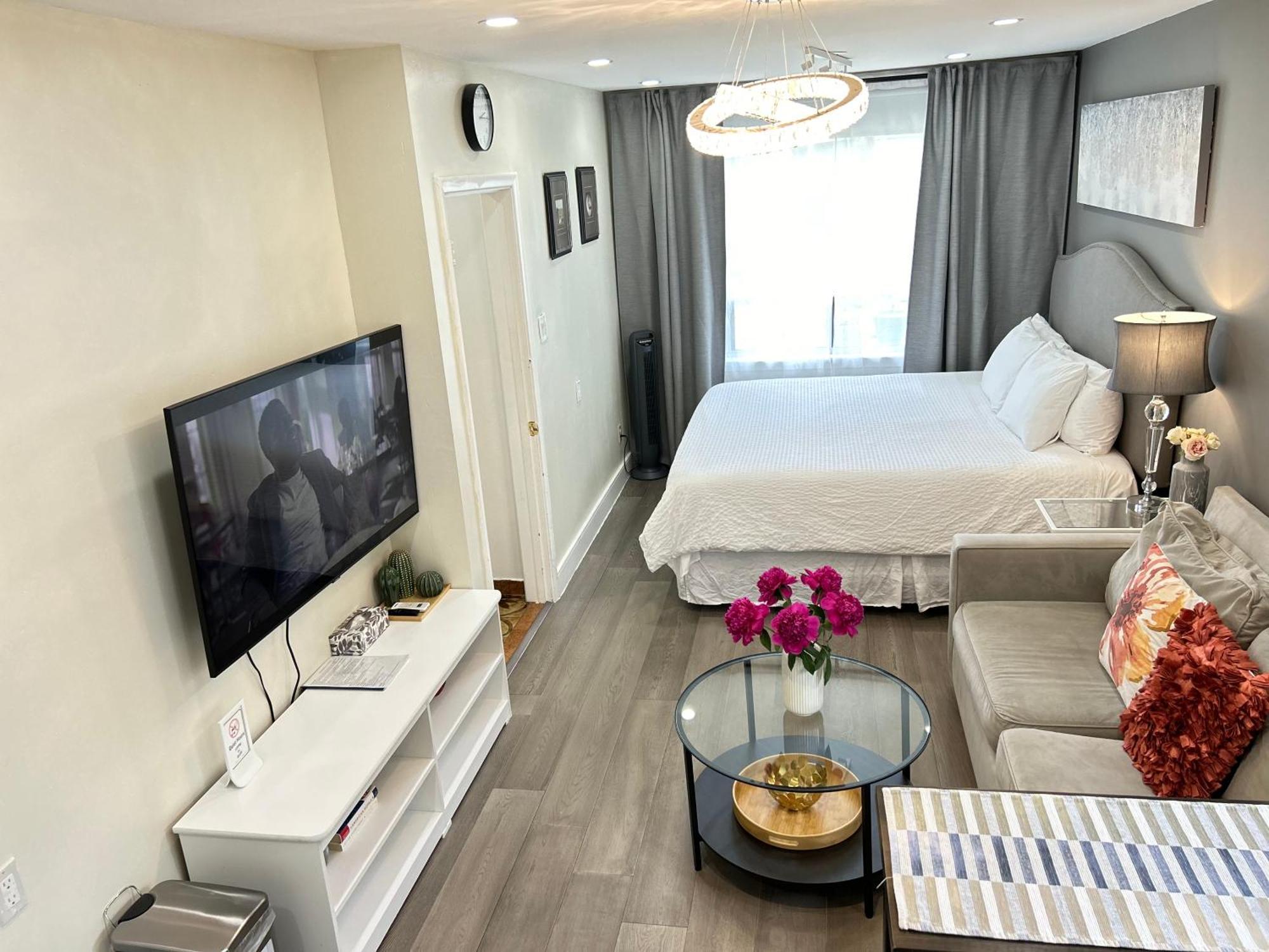 Modern Lux Family - Kingbed - Near Sheppard W Station Privatunterkunft *