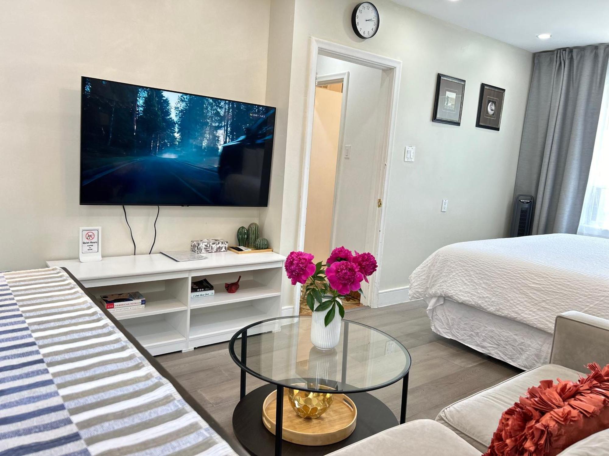 Privatunterkunft Modern Lux Family - Kingbed - Near Sheppard W Station *
