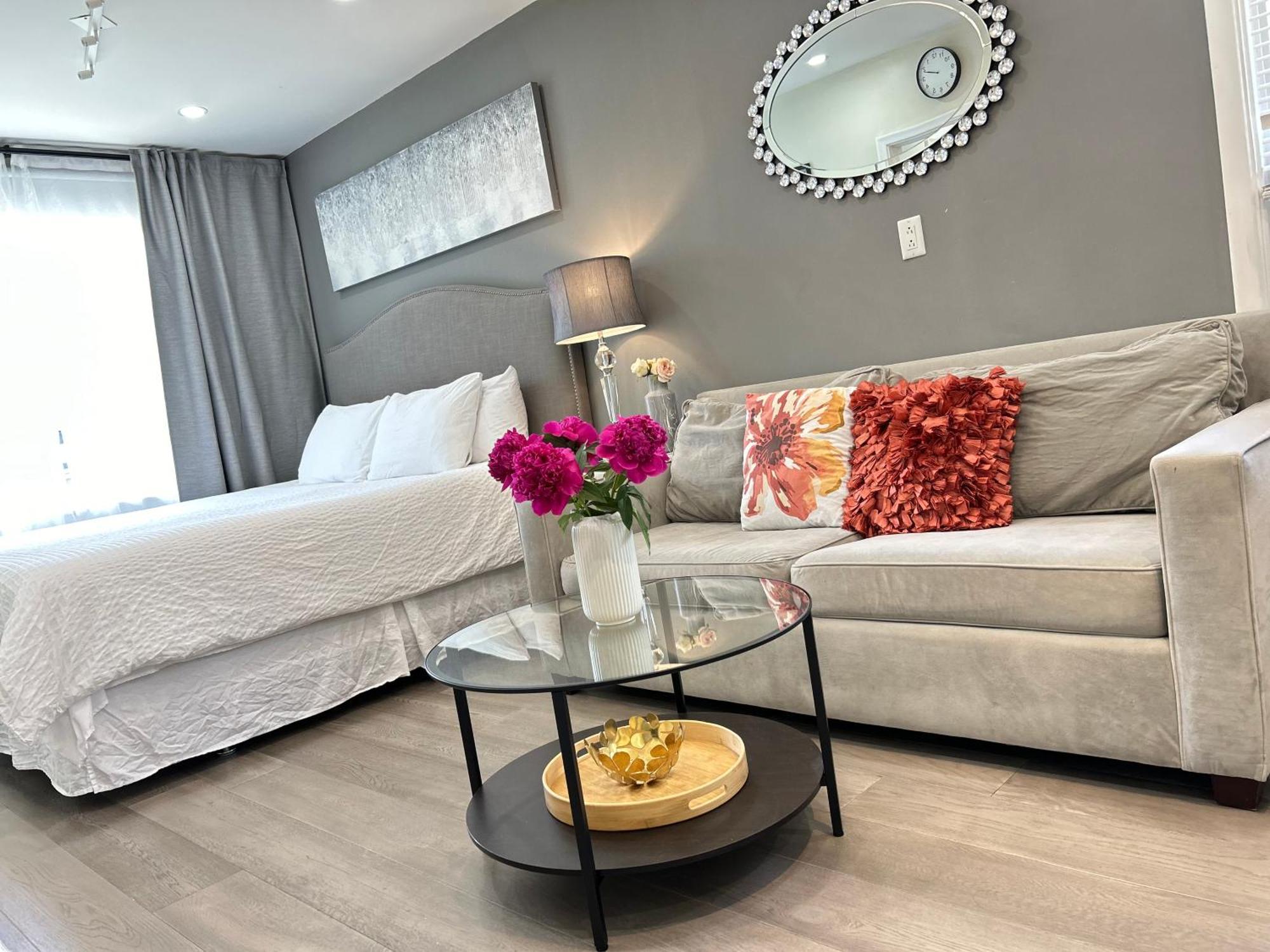 Modern Lux Family - Kingbed - Near Sheppard W Station * Toronto