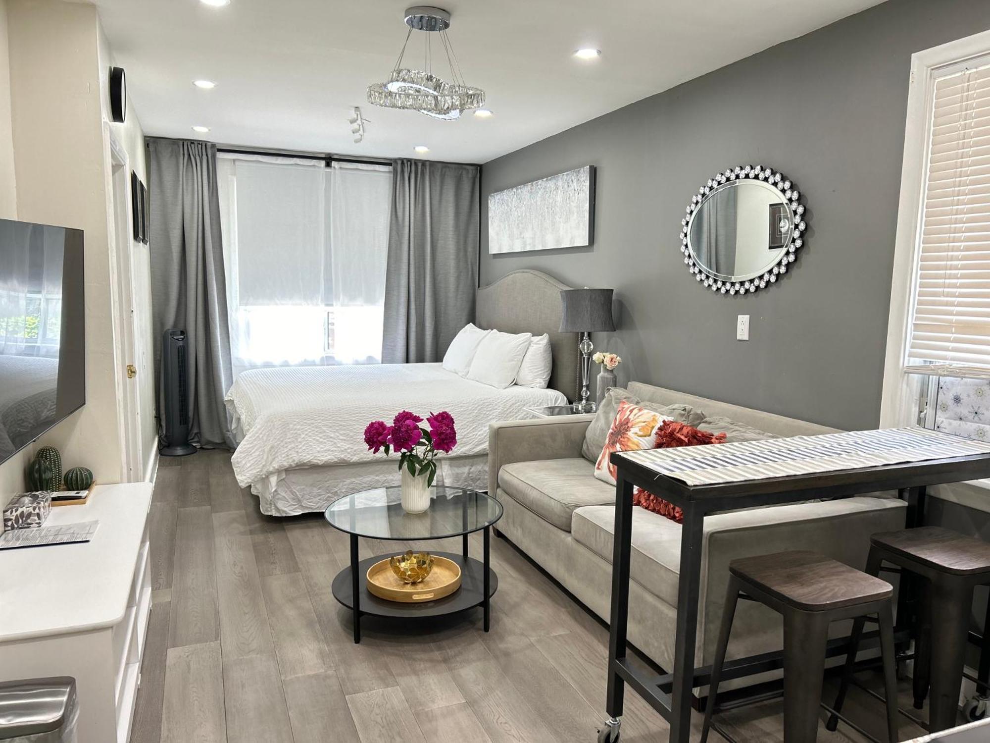 Modern Lux Family - Kingbed - Near Sheppard W Station Privatunterkunft *