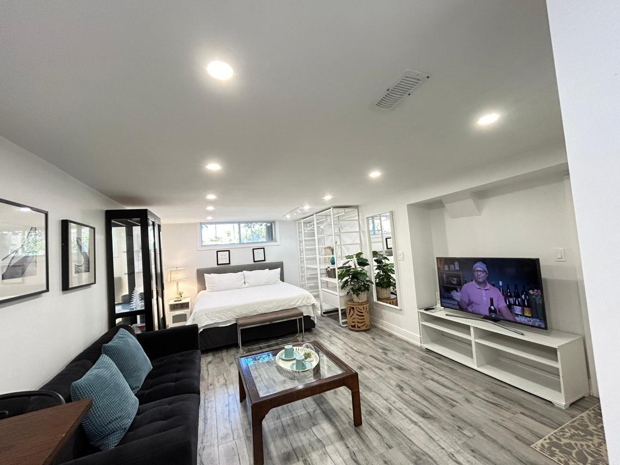 Modern Lux Family - Kingbed - Near Sheppard W Station Privatunterkunft *