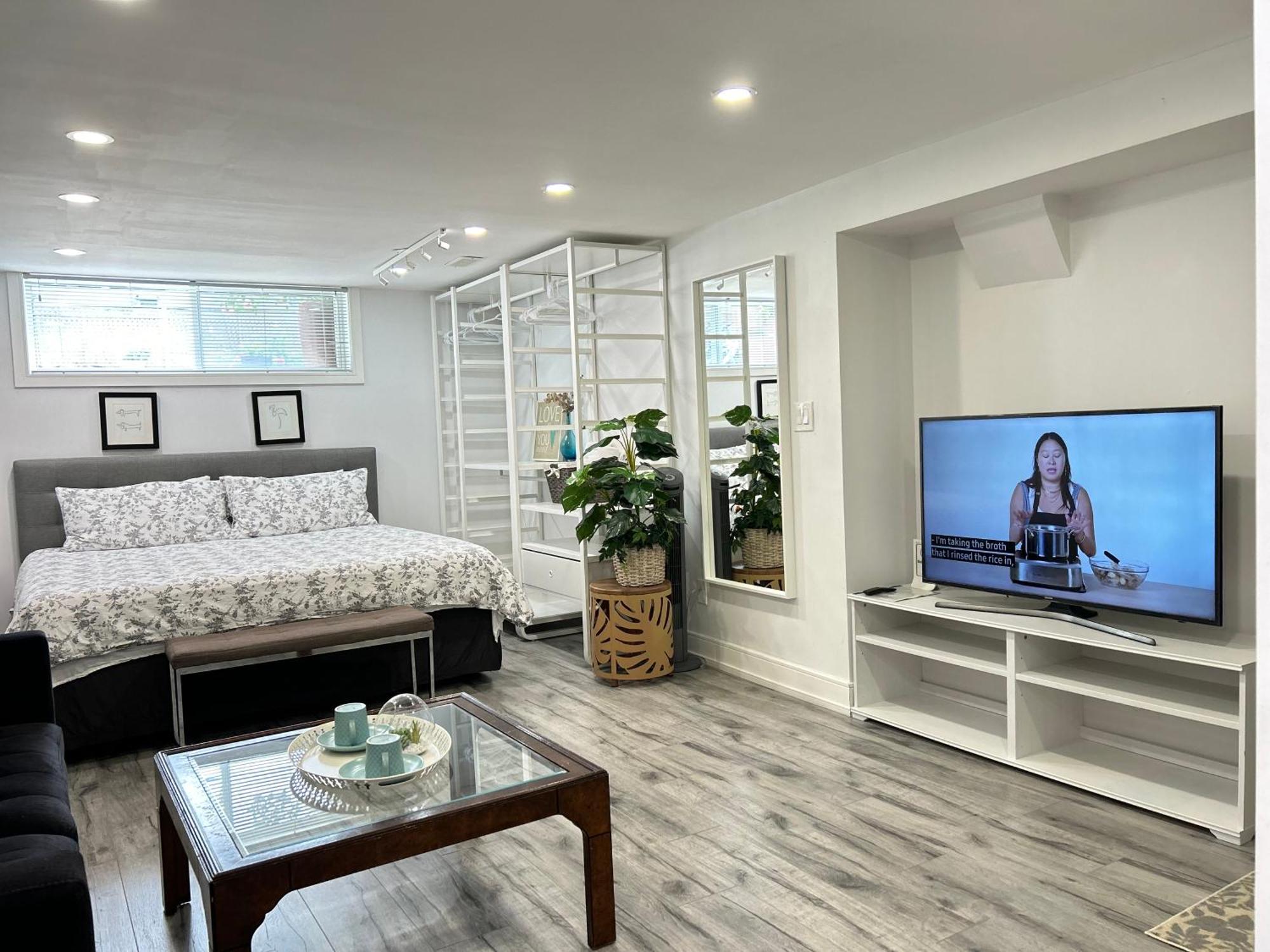 Privatunterkunft Modern Lux Family - Kingbed - Near Sheppard W Station