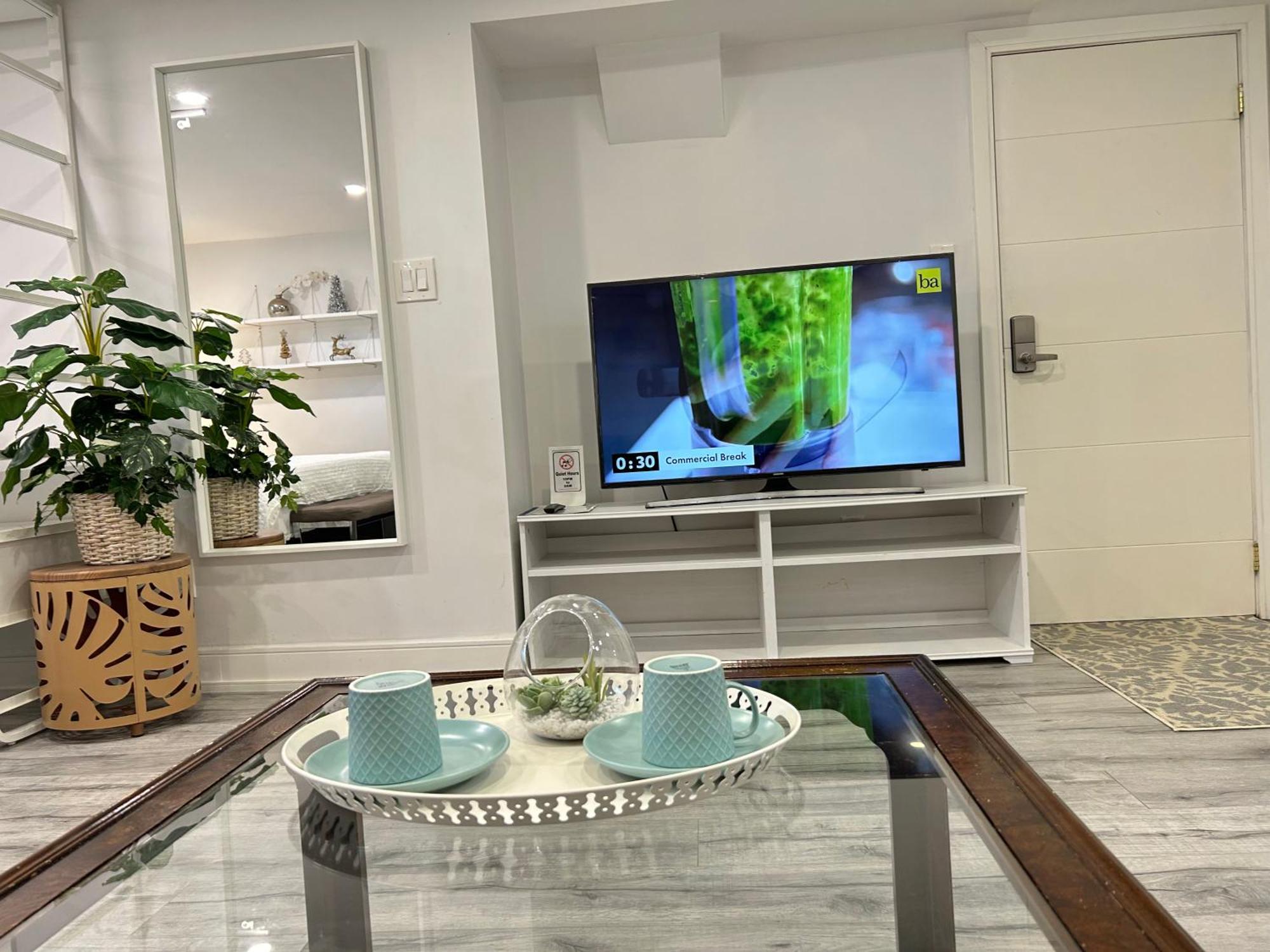 Modern Lux Family - Kingbed - Near Sheppard W Station Privatunterkunft Toronto