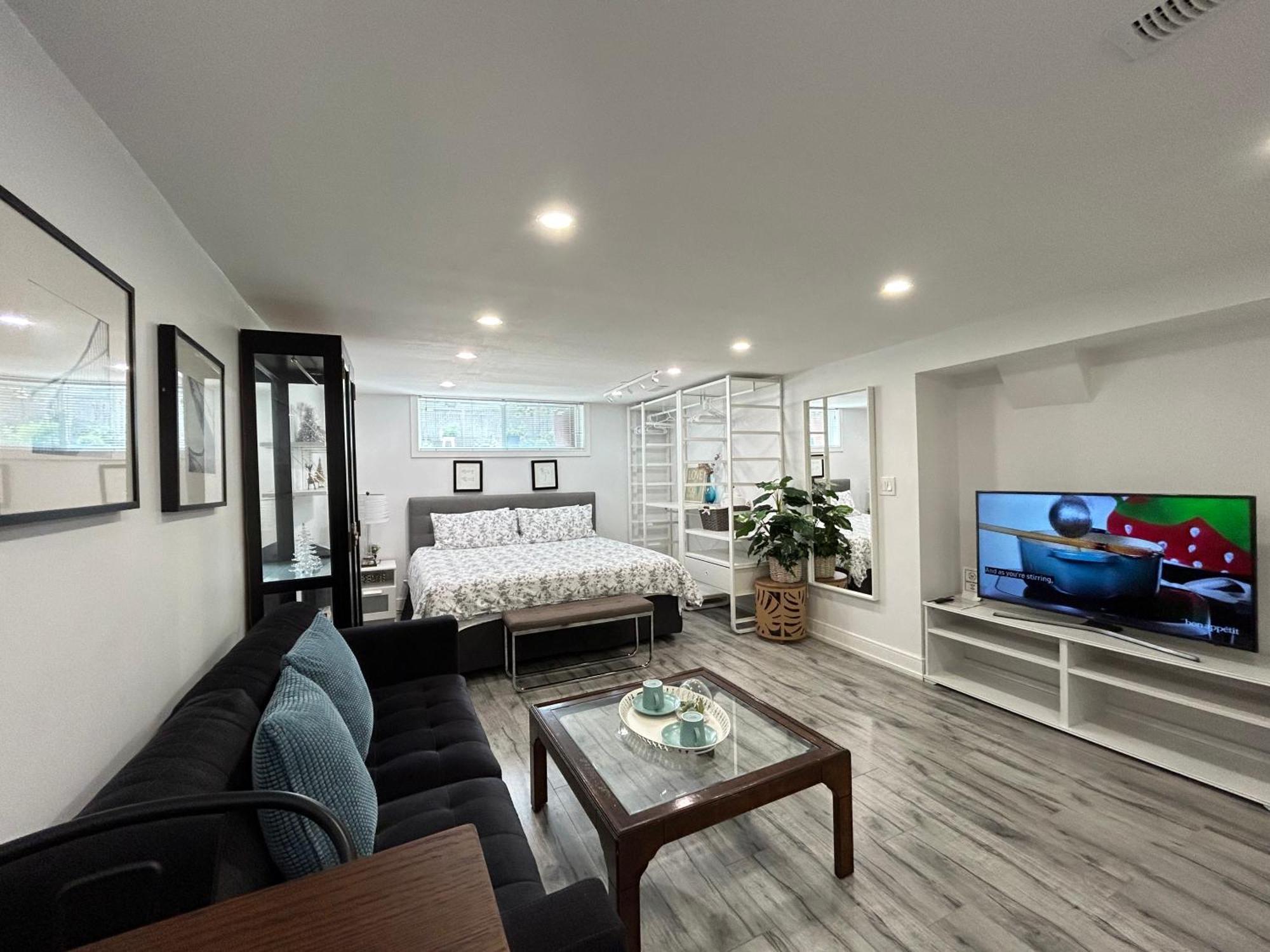 Modern Lux Family - Kingbed - Near Sheppard W Station Privatunterkunft