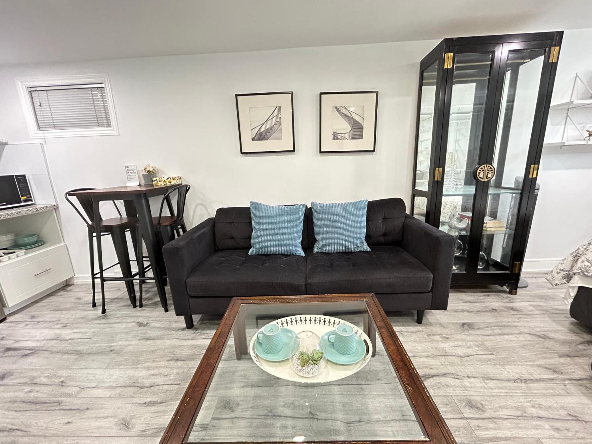 Modern Lux Family - Kingbed - Near Sheppard W Station *