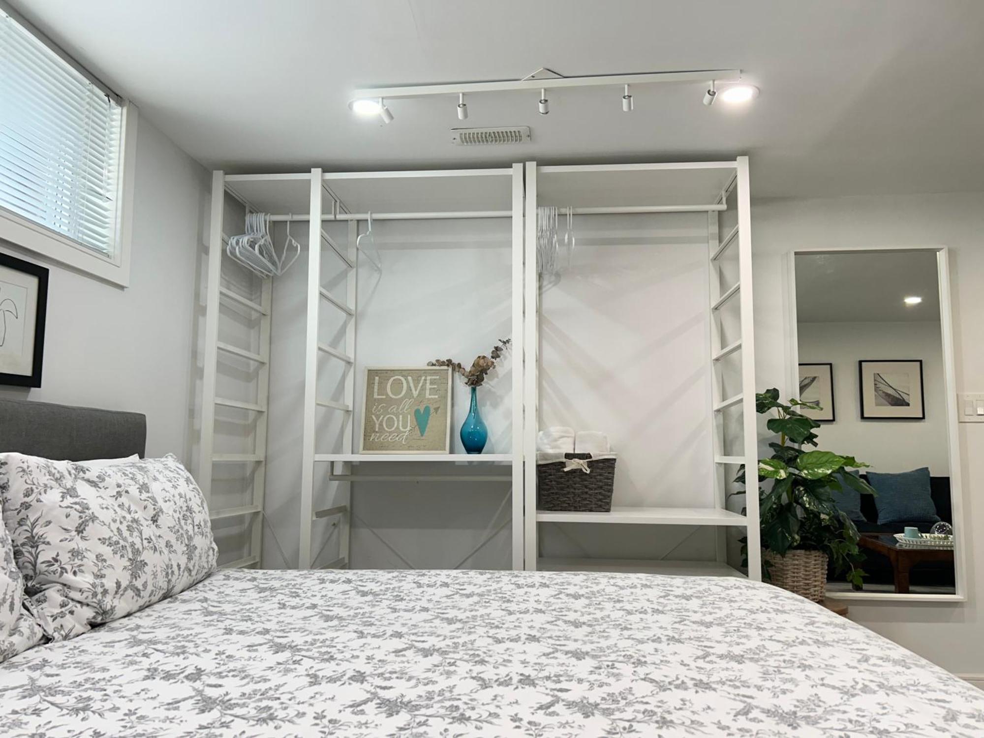 Privatunterkunft Modern Lux Family - Kingbed - Near Sheppard W Station *