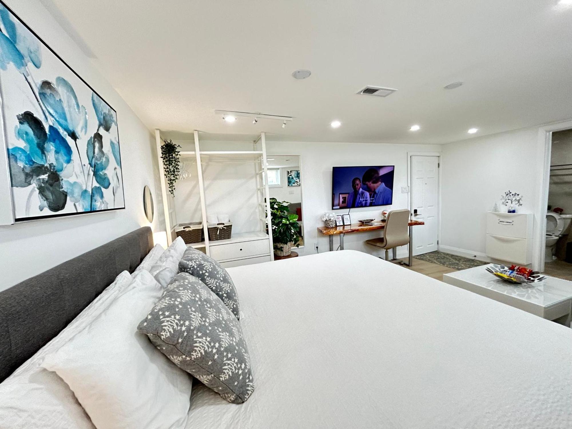 Modern Lux Family - Kingbed - Near Sheppard W Station Privatunterkunft