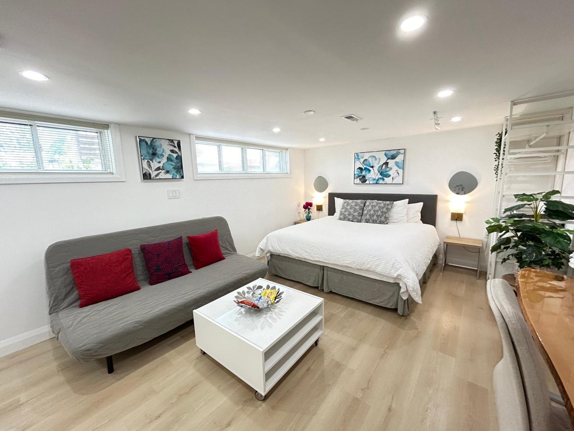 Modern Lux Family - Kingbed - Near Sheppard W Station * Toronto