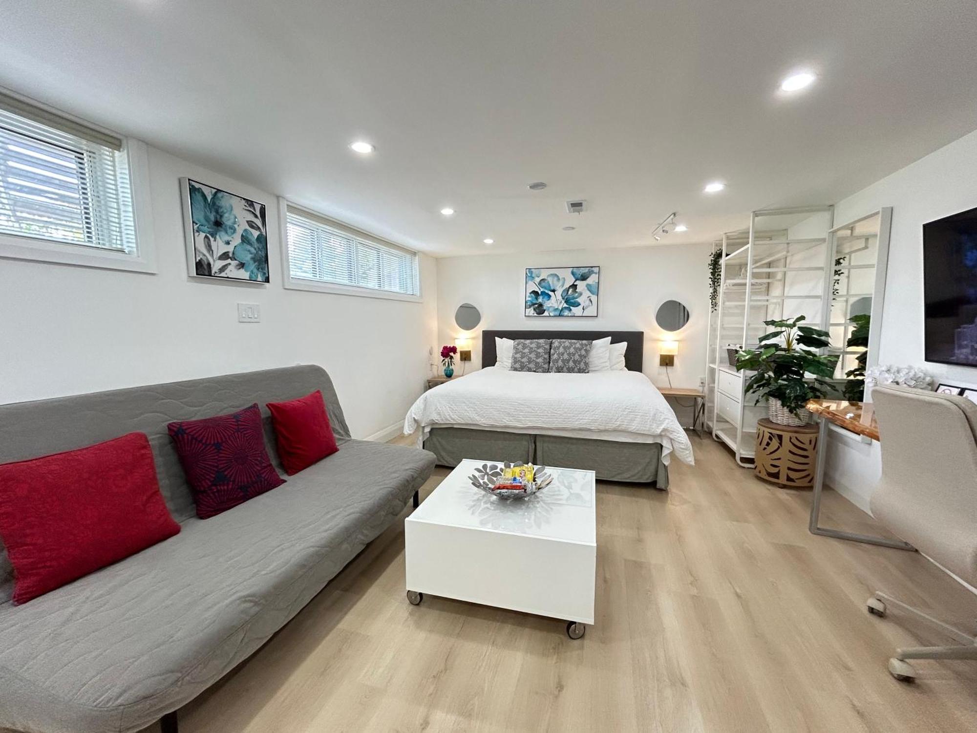 Privatunterkunft Modern Lux Family - Kingbed - Near Sheppard W Station