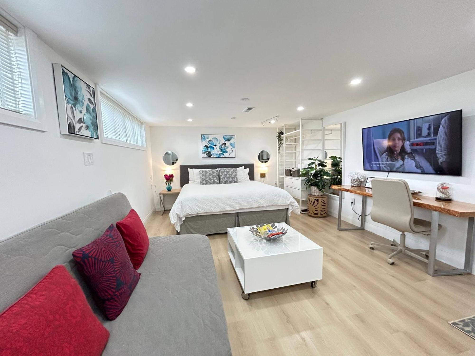 Privatunterkunft Modern Lux Family - Kingbed - Near Sheppard W Station